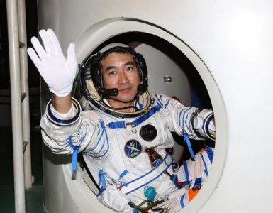 ​神州7号宇航员，3008年神舟七号宇航员？