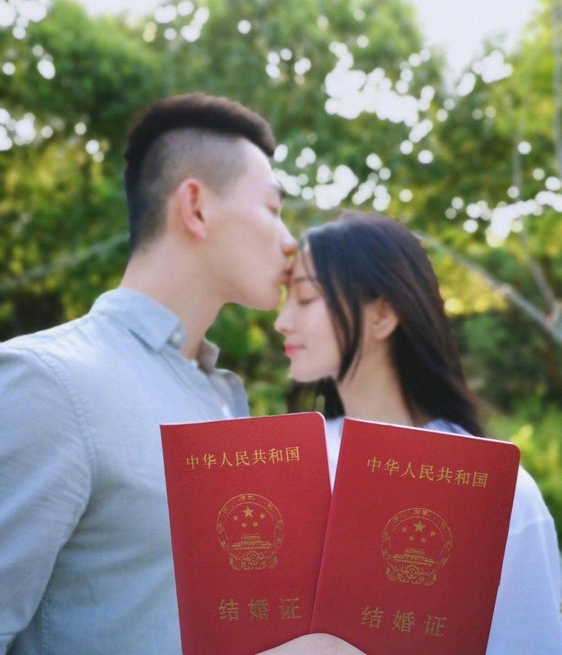 孙静雅是男的（变性人孙静雅大家都以为“她”是美女）