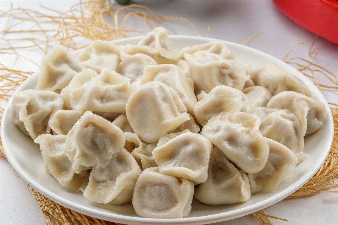 速冻水饺冷水煮还是热水煮（速冻饺子的正确煮法）