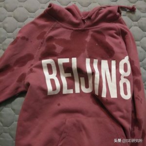 ​辣油沾到白衣服上怎么洗（轻松去除辣椒油小妙招）
