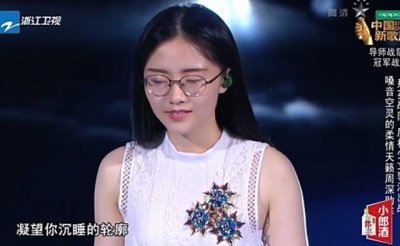 ​郭沁为什么坐在椅子上 因祸得福专心唱歌