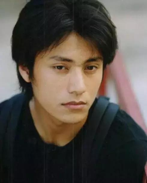 陈坤和谁生的陈尊佑（陈坤儿子陈尊佑的身世之谜）