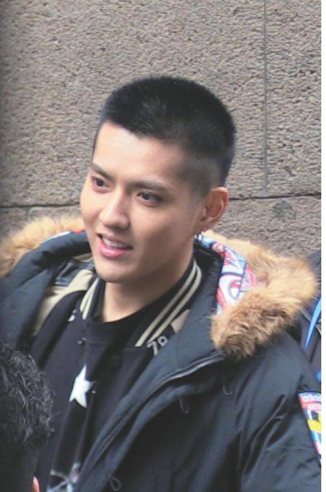 吴亦凡是一个剪板寸头，都帅到爆炸的男生