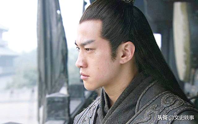 吕布用的不是你想象中的方天画戟，他的武器有2样