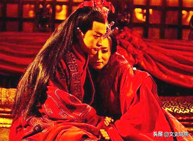 吕布用的不是你想象中的方天画戟，他的武器有2样