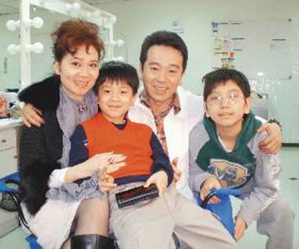 张晨光老婆谢美惠资料 现任妻子是一个圈外人