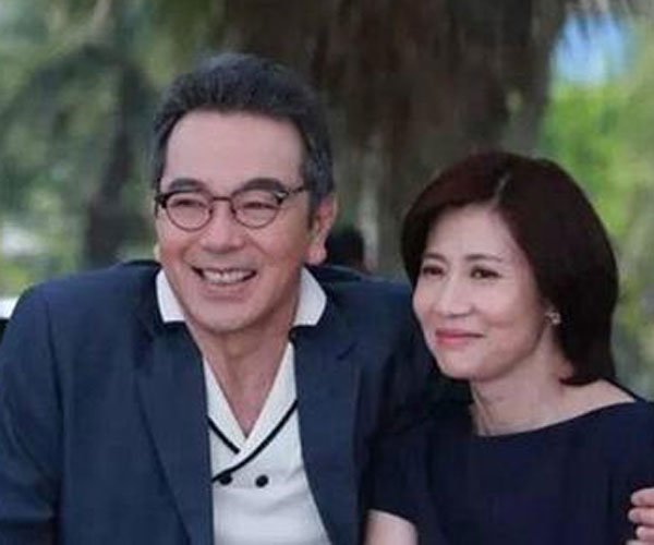 张晨光老婆谢美惠资料 现任妻子是一个圈外人