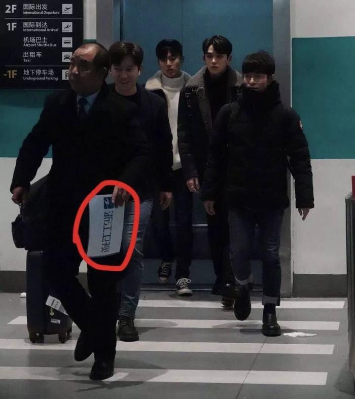 邓超鹿晗鹿晗退出跑男，是嫌工作太多钱太少？
