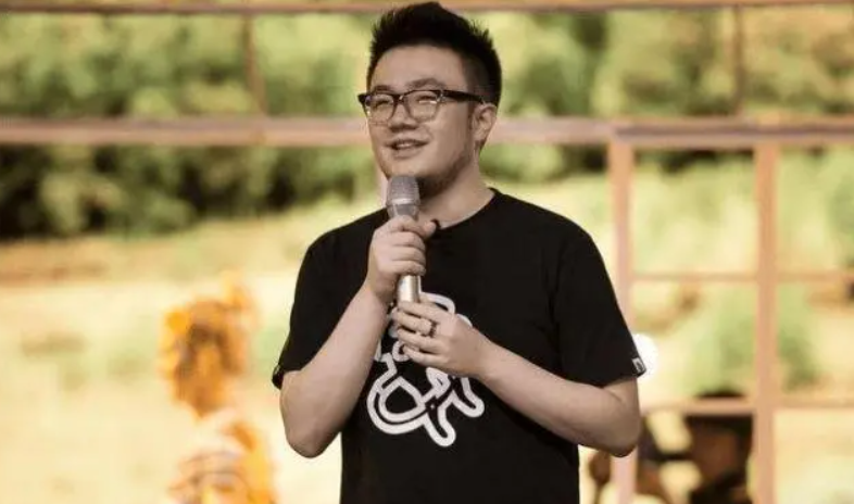 英达个人资料简介家世（英达：不认儿子巴图20年，大舅哥一离世，为何急着搬走他的电脑？）