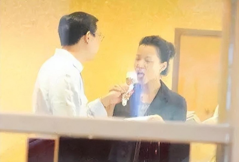密春雷前妻照片（央视主持董卿嫁豪门变定时炸弹）