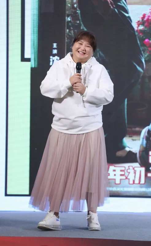 被喜剧耽误的性感女郎马丽，拍男人装秀火爆身材颠覆以往形象