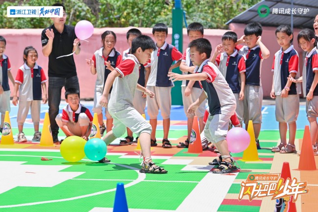 《闪光吧！少年》本周收官 邹市明传递勇敢力量