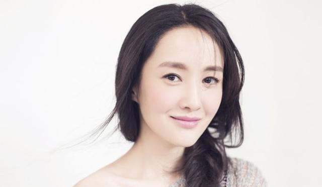 她是“中国天使”，出道11年戏红人不红，31岁爱情事业双失意