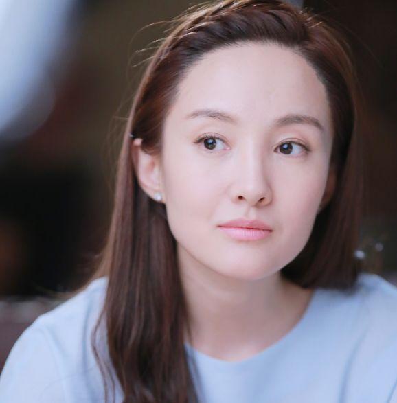 她是“中国天使”，出道11年戏红人不红，31岁爱情事业双失意