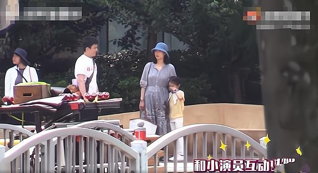 陈羽凡白百合高调复合（陈羽凡录音室玻璃影子疑似白百何）