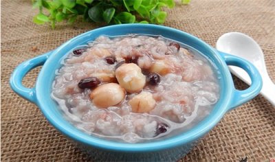 ​新鲜莲子的功效与作用禁忌及食用方法 食用新鲜莲子的功效与作用
