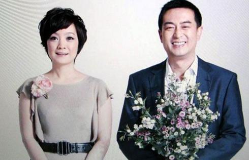 张嘉译为什么驼背走路一步三晃，驼背的真相催人泪下！