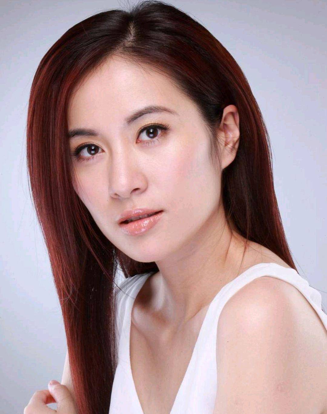 叶璇个人资料和图片新闻（42岁叶璇模样大变被疑整容！扮少女表情夸张难认，被指撞脸李依晓）