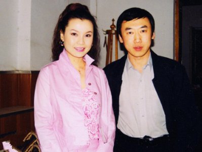 ​周冰倩老公是谁个人资料，周冰倩与丈夫尔冬强照片