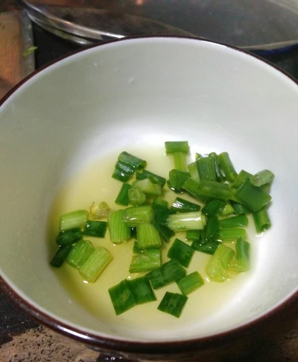 怎么煮鸡蛋面,西红柿鸡蛋面怎样做图11