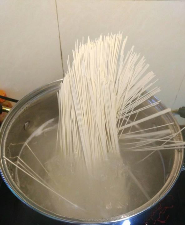 怎么煮鸡蛋面,西红柿鸡蛋面怎样做图15