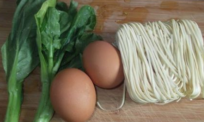 怎么煮鸡蛋面,西红柿鸡蛋面怎样做图3