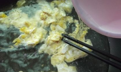 怎么煮鸡蛋面,西红柿鸡蛋面怎样做图6