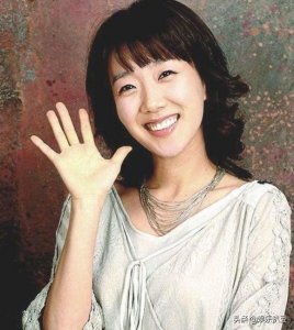 ​41岁徐敏静，当红时远嫁美国退出演艺圈，丈夫高富帅女儿超可爱