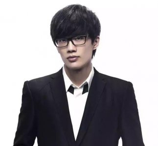 ​曾经的音乐天才许嵩隐退成为薛之谦的上司，你们还记得断桥残雪吗