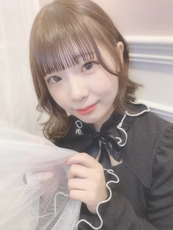 元气美少女佐久良咲希美图分享,童颜与雄伟车灯的人气组合!