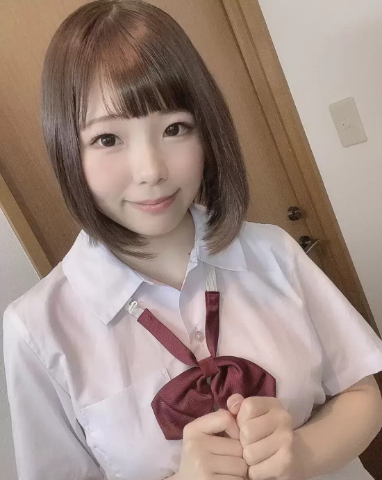 元气美少女佐久良咲希美图分享,童颜与雄伟车灯的人气组合!