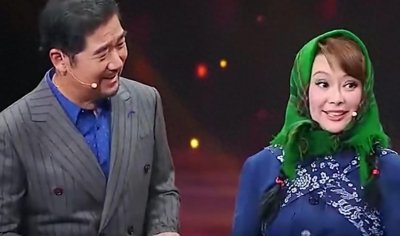 ​看了52岁袁立近照，才知什么叫相由心生，和小11岁三婚丈夫很般配