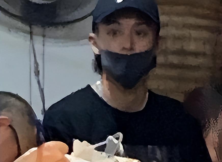 王鹤棣个人资料简介及家世(“脸蛋天才”王鹤棣:19岁让韩国机场瘫痪,他究竟能有多帅?)