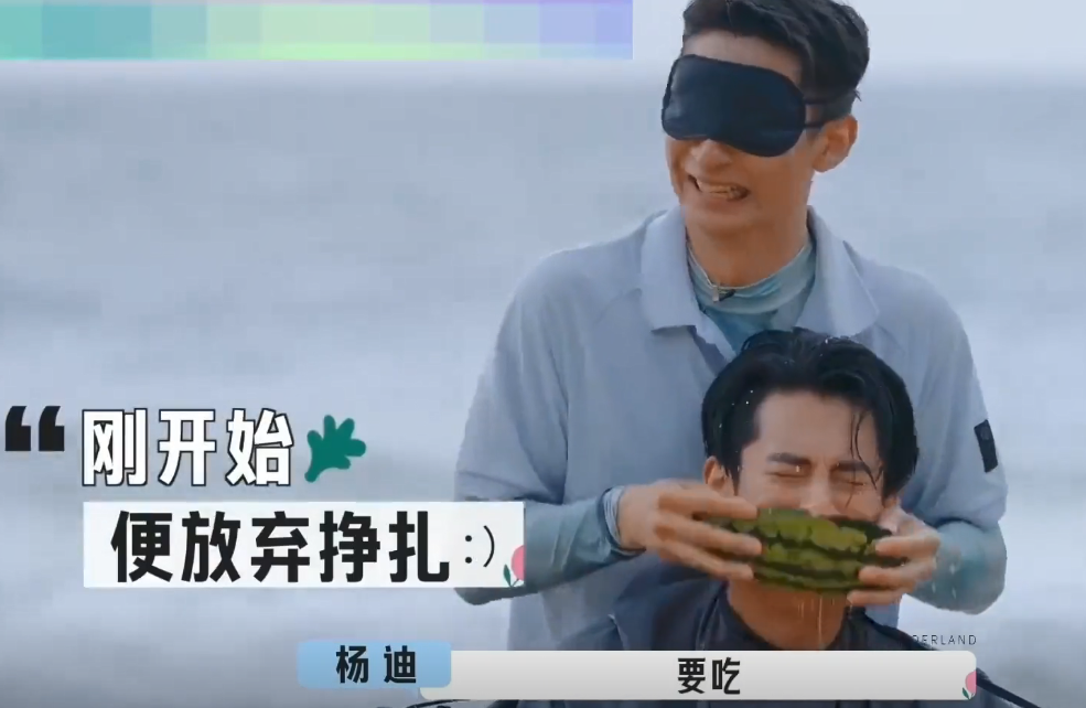 王鹤棣个人资料简介及家世(“脸蛋天才”王鹤棣:19岁让韩国机场瘫痪,他究竟能有多帅?)