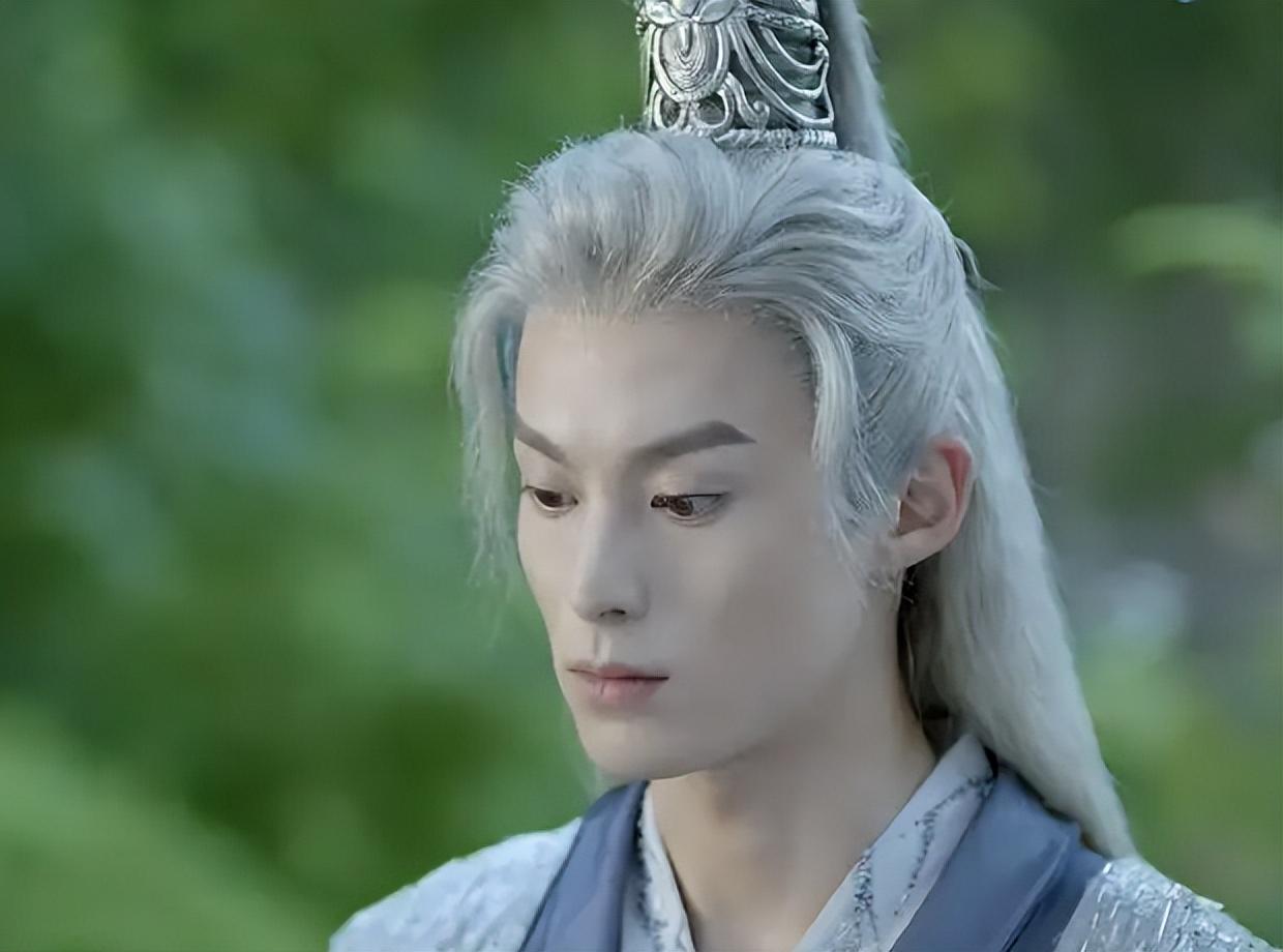 王鹤棣个人资料简介及家世(“脸蛋天才”王鹤棣:19岁让韩国机场瘫痪,他究竟能有多帅?)