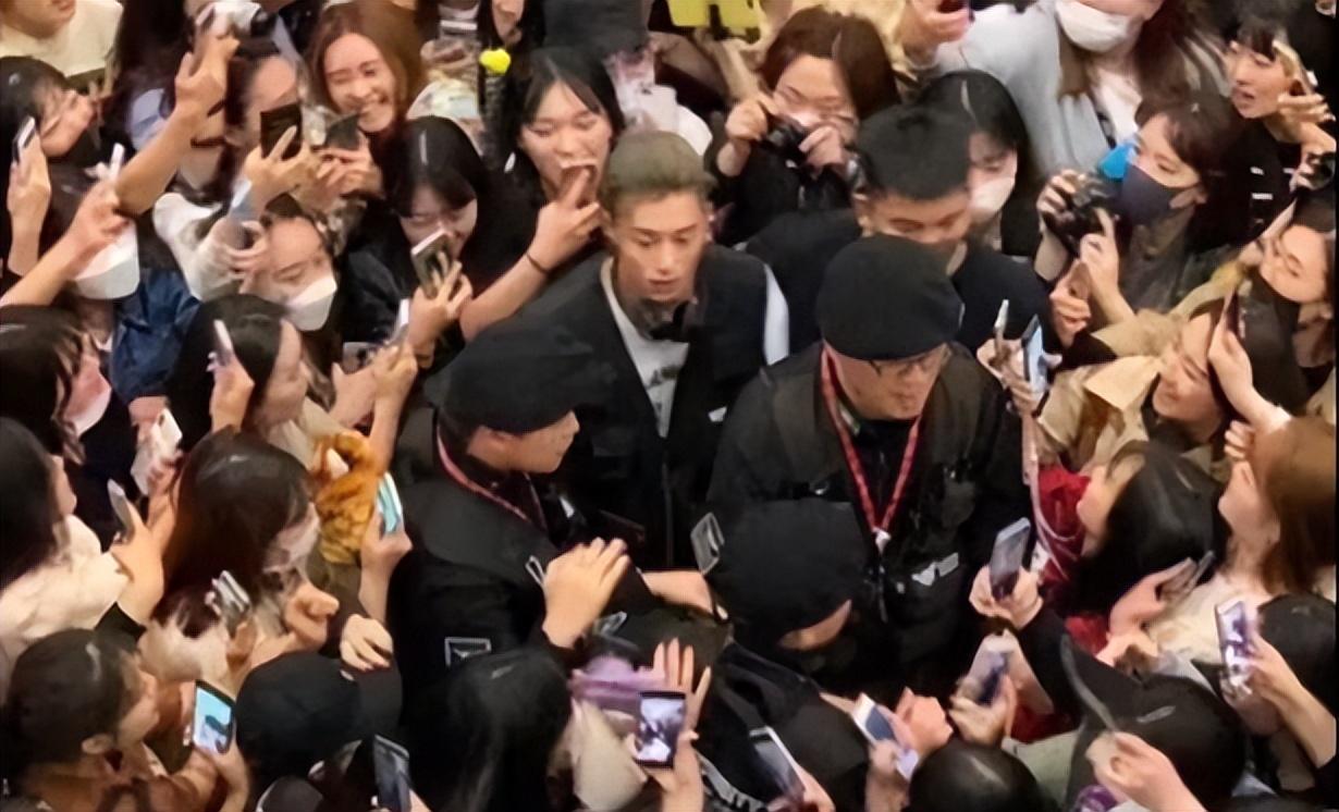 王鹤棣个人资料简介及家世(“脸蛋天才”王鹤棣:19岁让韩国机场瘫痪,他究竟能有多帅?)