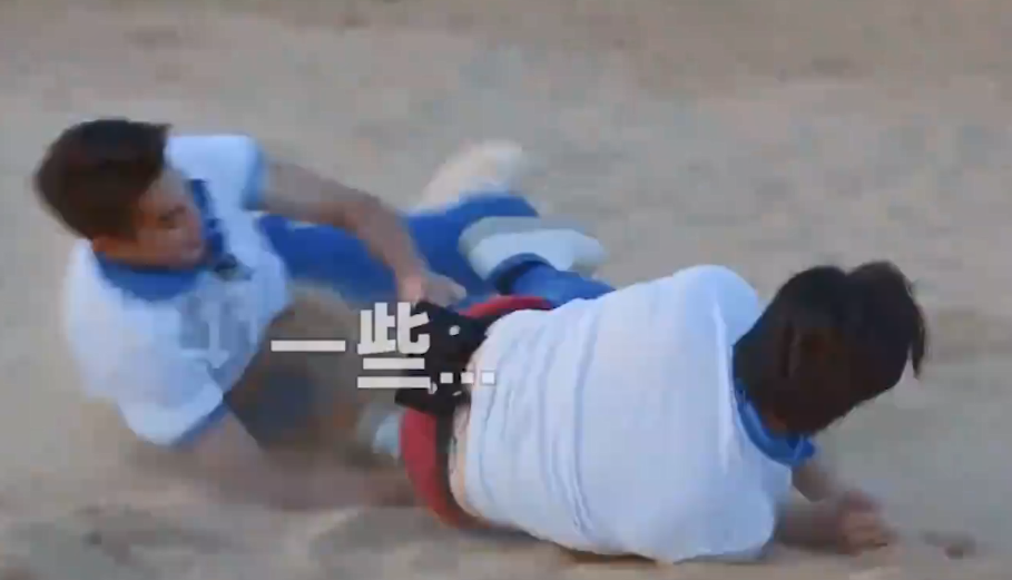 王鹤棣个人资料简介及家世(“脸蛋天才”王鹤棣:19岁让韩国机场瘫痪,他究竟能有多帅?)