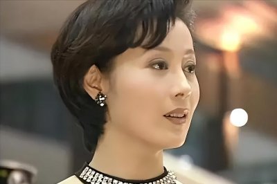 ​邬倩倩：挤走导演原配夫人，成功上位后却没坐稳，67岁了还是单身