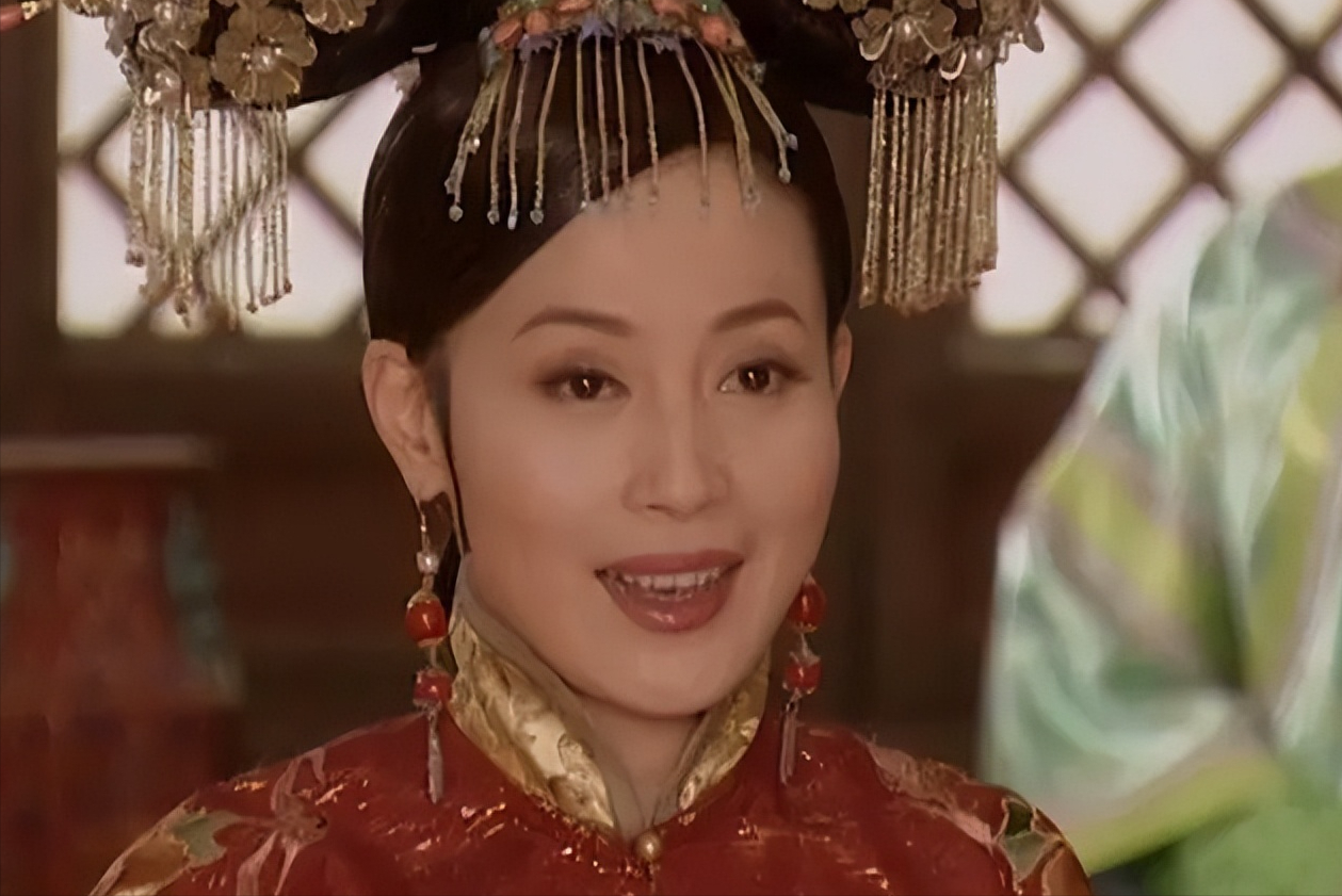 邬倩倩：挤走导演原配夫人，成功上位后却没坐稳，67岁了还是单身