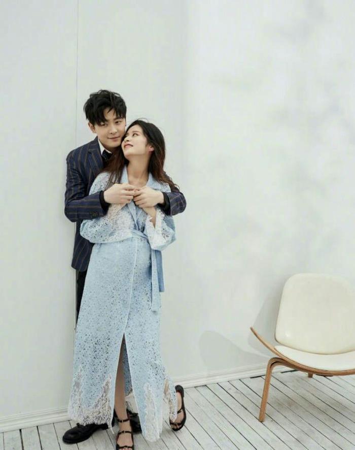 付辛博颖儿大婚伴手礼请柬曝光，樱花粉色雅致匠心