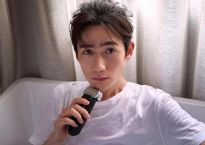 朱一龙家境有多好?小学每周乘飞机去北京,大学爱好一般人不敢想