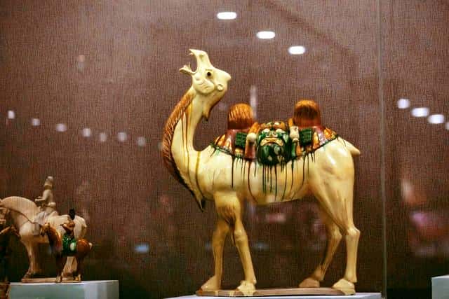 唐三彩制作工艺与艺术特点(唐三彩是什么技术)