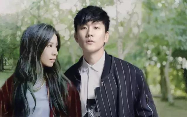 田馥甄林俊杰新唱（林俊杰都翻唱过外面的世界）(1)