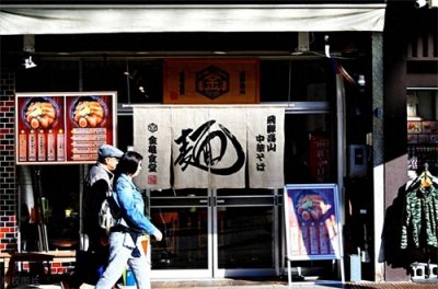 ​突破8万亿日元 访日外国人消费额创历史新高