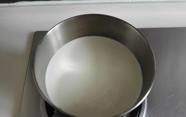 手把手教你做双皮奶,方法简单易上手,自己做不比外面口味差