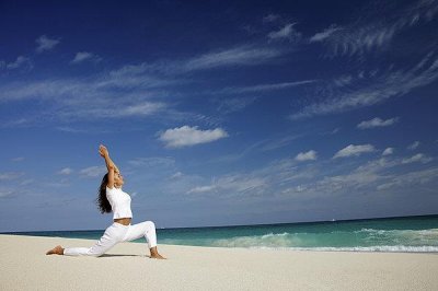 ​肩膀一边高一边低是怎么纠正 牛面式瑜珈功效