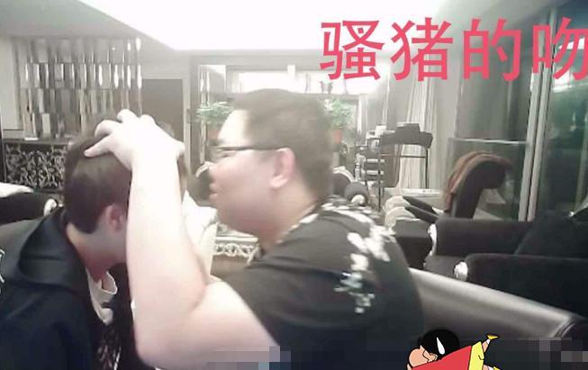 PDD直播事故,手滑关美颜暴露颜值,水友弹幕狂刷“嫖碧萝”?