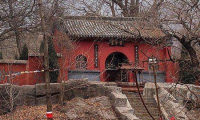 ​一人没有进庙 两人没有瞅井 三人没有抱树，时时留神才华宁靖无事