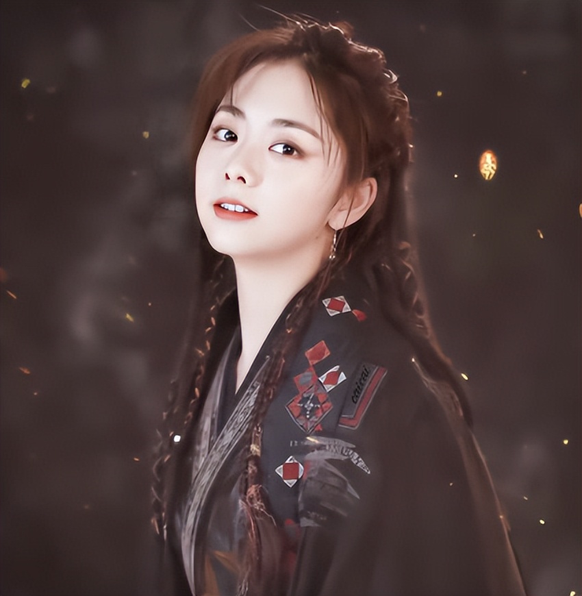 “国民初恋”谭松韵，出道15年无绯闻，却在事业上升期突发变故