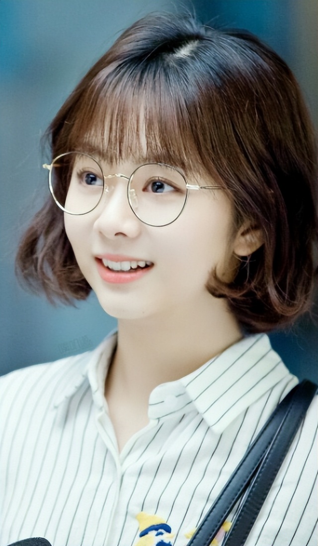 “国民初恋”谭松韵，出道15年无绯闻，却在事业上升期突发变故